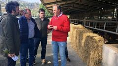 El consejero de Desarrollo Rural, Agroganader�a y Pesca, Alejandro Calvo;  el presidente de Aseava, Jose Manuel Gonz�lez; el director general de Ganader�a, Nino Rodr�guez, y el responsable del centro de testaje de Aseava,  Gerardo Noval, en una imagen de archivo