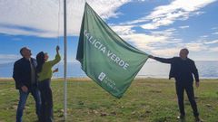Victor Reiriz, Mara Sampedro, Vicente Mario y Ana Barreiro izaron la bandera verde en Coroso 