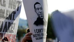 Cartel con la imagen de George Floyd