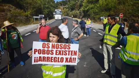 En la protesta participaron decenas de personas