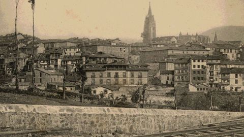 Una vista general de la ciudad de Oviedo hace aos