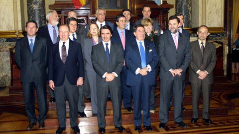 Foto de familia del Consejo de Ministros celebrado en A Coru�a el 24 de enero del 2003, en el que se aprob� el Plan Galicia
