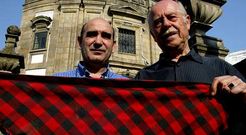 Carlos Rived con el presidente fallecido Fernando Fr�as (derecha), muy recordado ayer