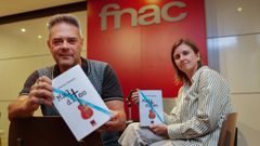 Nacho Herrero present Malditos en la Fnac, acompaado por Eva Riob
