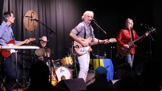 Sid Griffin (en el centro), durante un concierto de The Long Ryders.