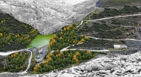 Las antiguas canteras de la zona serán recubiertas de manto vegetal para dar un aspecto verde.