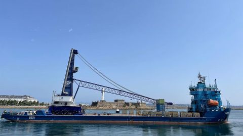 Traslado por mar de una nueva gra para el GrupoNogar desde A Corua a Marn
