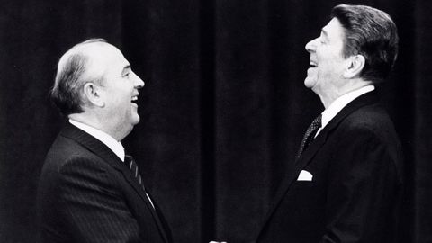 Primer encuentro entre Gorbachov y Ronald Reagan