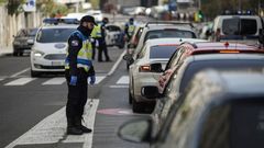 Uno de los controles de los �ltimos d�as, en la calle Emilia Pardo Baz�n.