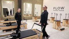 Ana Insua y Patricia Canaveri en las instalaciones de Flow Pilates en Ribeira, tuvieron que abrir una clase m�s este mes por la demanda