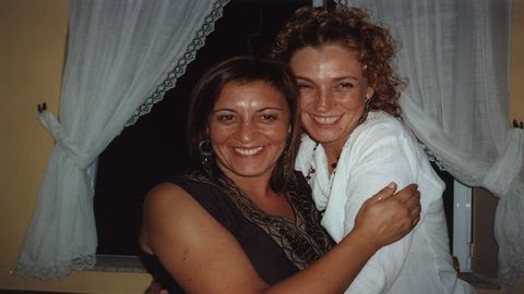 Ux&iacute;a nunha foto con Bego&ntilde;a Caama&ntilde;o do arquivo da autora.