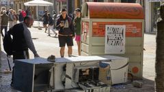 Destrozos tras los disturbios en el acto de Falange.