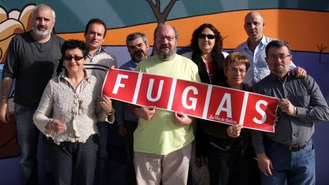 Moncho D�az, no centro de amarelo, nunha imaxe do grupo no 2008