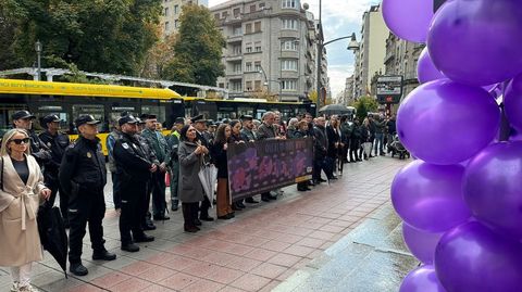 Acto del 25N a las puertas de la subdelegacin del Gobierno en Ourense.