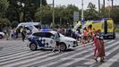 Agentes de la Polica Local y ambulancias en el cruce de la plaza de Mina tras el atropello mltiple