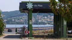 La antigua gasolinera de As P�as, en Ferrol, en una imagen tomada�este mi�rcoles en la que se puede apreciar su estado de abandono.