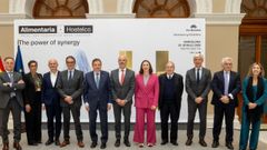 Luis Planas con el resto de participantes en la presentaci�n de Alimentaria