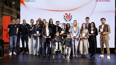 Foto de familia de los premiados en esta edici�n de los Premio del Deporte La Voz de Galicia