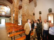 El conselleiro de Cultura, Rom�n Rodr�guez, en la iglesia de san Pedro de Soandres. 