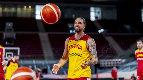 Francis Alonso, escolta del Breog�n, entrenando hoy con la selecci�n espa�ola en la Caja M�gica de Madrid.
