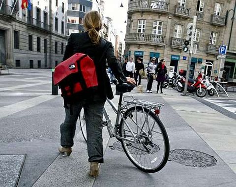 La convivencia entre peatones y ciclistas est� a�n pendiente de resoluci�n en la ciudad.