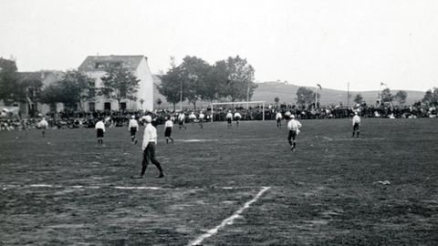 SETIEMBRE. Un partido de ftbol en el campo de El Bibio, hacia 1904