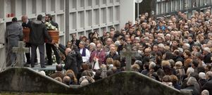El �ltimo adi�s al patr�n del barco bateeiro siniestrado congreg� a una multitud en el cementerio de Vista Alegre. 