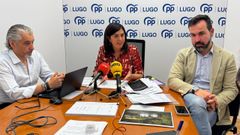 Elena Candia, acompaada de los concejales Ramn Cabarcos y Antonio Ameijide