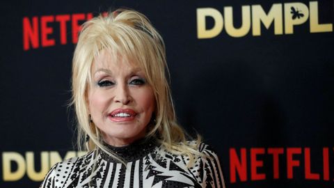 Dolly Parton posa en el estreno de la pel�cula Dumplin' en Los �ngeles, California, el 6 de diciembre de 2018.