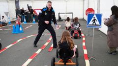 Circuito de seguridad vial con escolares y Polic�a Local de Ferrol, con la organizaci�n de Ali Beb�.
