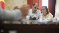 Roc�o Coch�n y el alcalde �ngel Moldes, en el �ltimo pleno municipal