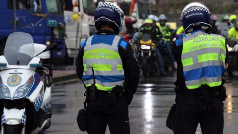 Imagen de agentes de la Policia Local de Ribeira
