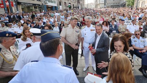 El alcalde, con autoridades civiles y militares