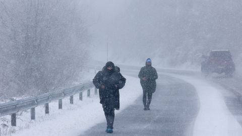 La tormenta trajo una intensa nevada a la montaa de Lugo que pill a los peregrinos en pleno Camino 