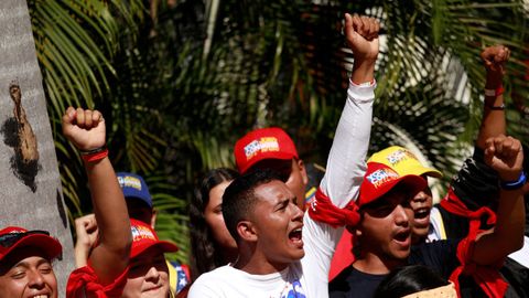 Simpatizantes de Maduro celebran el nuevo mandato