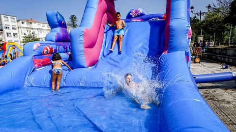 Foto de archivo de un hinchable acu�tico.