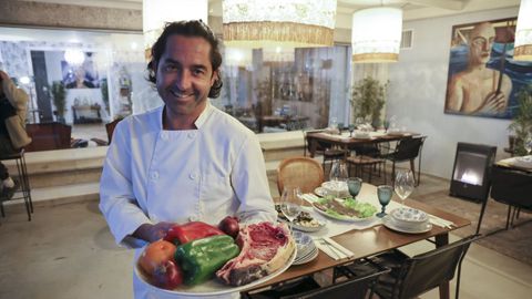 Fernando Ameneiros en uno de los comedores de Finca dos Mares