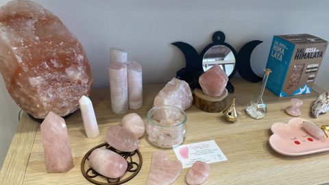 Piezas de cuarzo rosa que se comercializan en Broncita