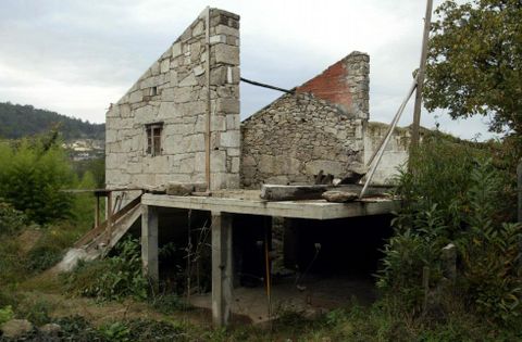 Las construcciones en el rural, como la de la imagen, han generado problemas de irregularidades.