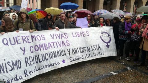 Pancarta en la concentraci�n del 8M en la plaza del Ayuntamiento de Gij�n.Pancarta en la concentraci�n del 8M en la plaza del Ayuntamiento de Gij�n