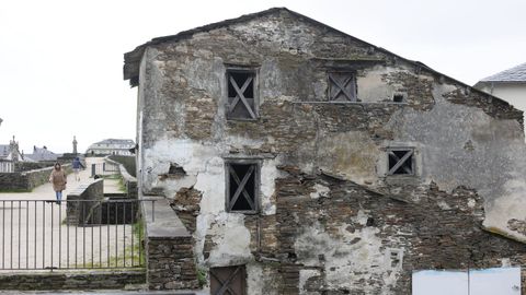 El antiguo Hospital de San Miguel. mentida en la Muralla de Lugo, ser� rehabilitada