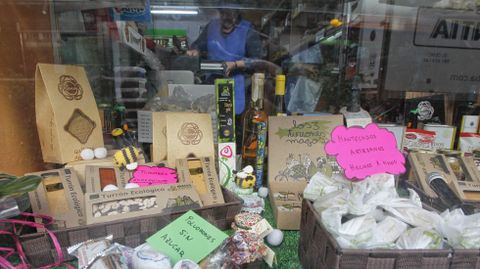 casa avelino Turrones ecol�gicos. La novedad que ofrece esta tienda son los turrones ecol�gicos. Los clientes compran distintas variedades de postres para probar y decidir el que m�s les agrada. 