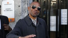 El m�sico cubano Liv�n Castellano Vald�s a su llegada el jueves al Juzgado de lo Mercantil n�mero 12 de Madrid, donde est� citado a declarar Carlos Vives por la demanda que puso contra el cantante colombiano y la cantante Shakira por supuesto plagio de la canci�n �La bicicleta�