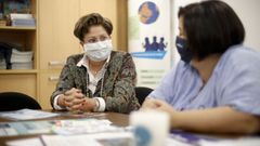 La presidenta de la ONG en Lugo, Josefina Varela, y la secretaria, Ana Castro