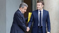 Sarkozy y Macron, tras reunirse ayer en el Elseo. 