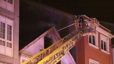 Incendio en Nar�n la noche del lunes. 