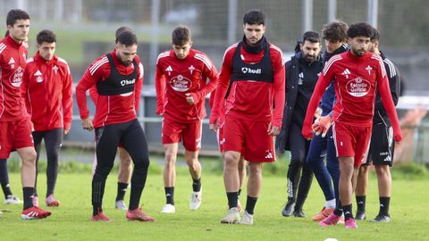 Entrenamiento de la plantilla del Racing en el campo de A G�ndara