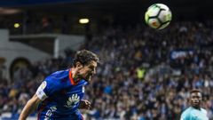 Toche Real Oviedo Barcelona B Carlos Tartiere.Toche remata a porteria en una de las mejores ocasiones del Real Oviedo