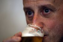 Jorge Mart�nez es el vocalista y guitarrista del grupo Ilegales desde su fundaci�n en 1979. 