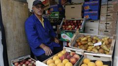 En imagen de archivo cuando se jubil�, Antonio Ortega, uno de los hijos del fundador de Frutas La Valenciana; un emblem�tico negocio familiar de Viveiro que est� en venta